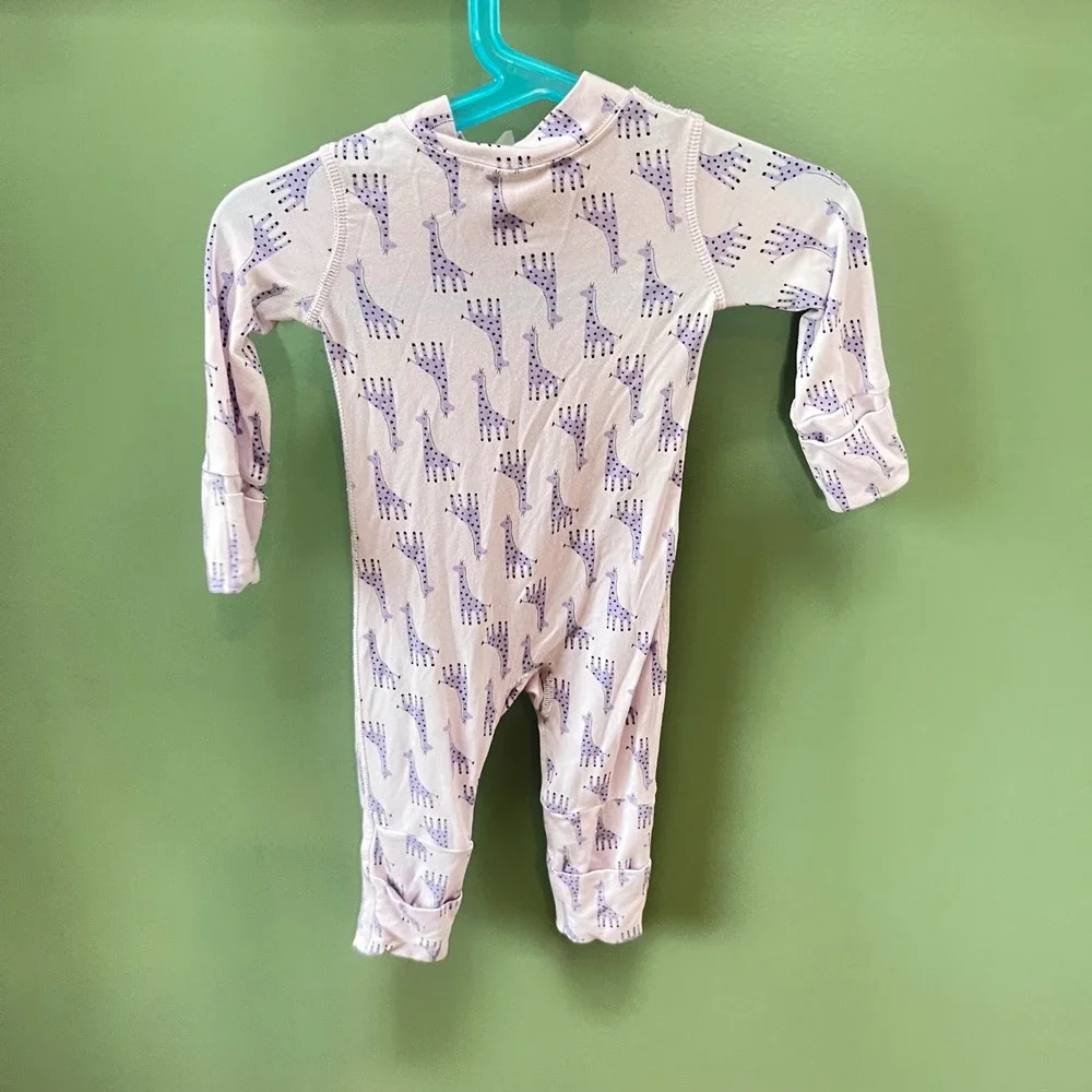 Hanna Andersson Giraffe Print‎ Tencel Lyocell Baby Sleeper Purple 0-3 Months